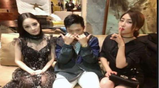 娱乐圈离谱的吃瓜群众,揭秘离谱吃瓜群众的疯狂世界